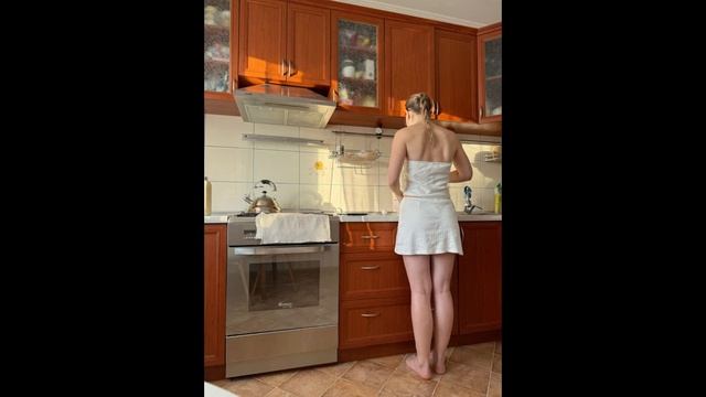 Девушки Красавицы Хозяйки на КУХНЕ. смотреть онлайн