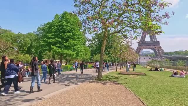 🇫🇷 Париж, Франция - Прогулка по улицам Парижа летом смотреть онлайн