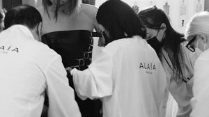 Показ женской коллекции Alaïa весна-лето 2022