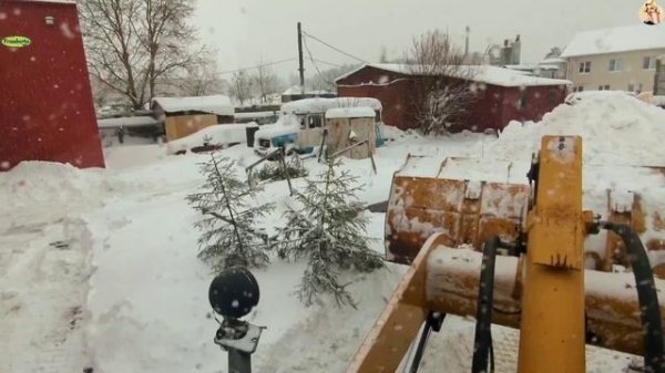 Технологии, работа погрузчика со снегом