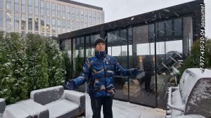 Холодное раздвижное остекление на крыше небоскреба в осенне-зимний период  #раздвижноеостекление