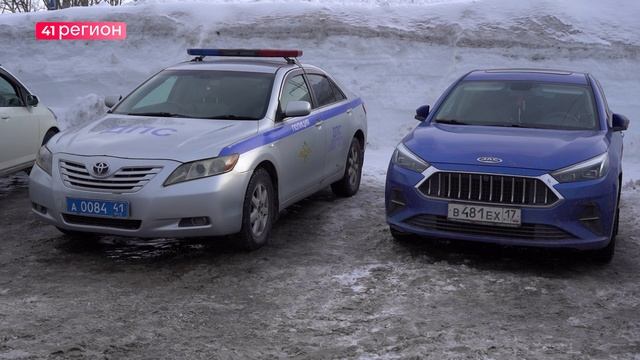 ОЧЕРЕДЬ НА ОФОРМЛЕНИЕ ДТП СОБРАЛАСЬ НА ПОСТУ ДПС НА ВЫЕЗДЕ ИЗ ПЕТРОПАВЛОВСКА • НОВОСТИ КАМЧАТКИ смотреть онлайн