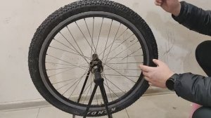 Заливка антипрокольного герметика в камеру с большим проколом.