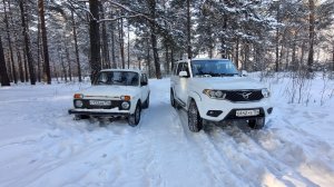 Нива против УАЗа, давление в колёсах в снегу.