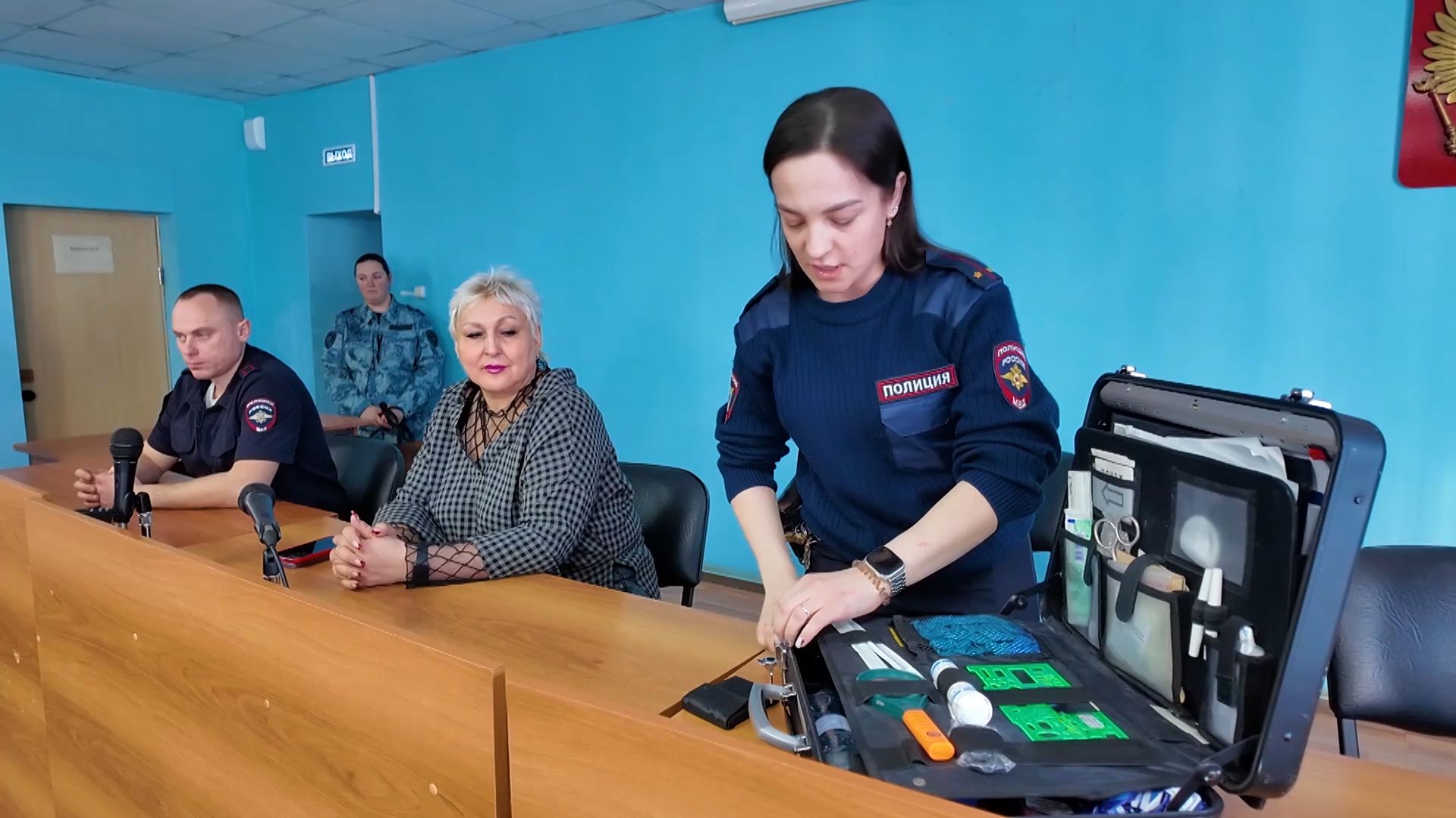 Полицейские рассказали о своей работе смотреть онлайн