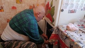 ЖИВЁМ ПОТИХОНЬКУ, БУДНИ ВИКТОРА И СВЕТЛАНЫ