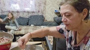 фкусная минутка-блинчики фаршированные, курочка жареная и сердечки с мариноваными огурцами