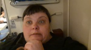 еду в гости ем мороженое в поезде