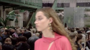 Показ женской коллекции Valentino весна-лето 2018