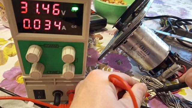 Проверка работы мотора XB62 40-B от хлебопечки Redmond смотреть онлайн