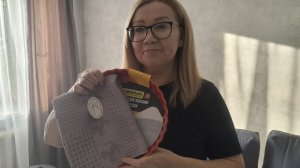 Первый раз варю гороховый суп. Перерыли всю мусорку. Запоздалые подарки к новому году.