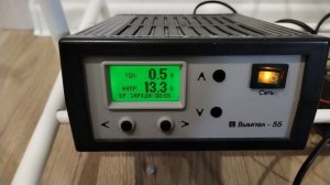 Зарядка автомобильного аккумулятора малым током.