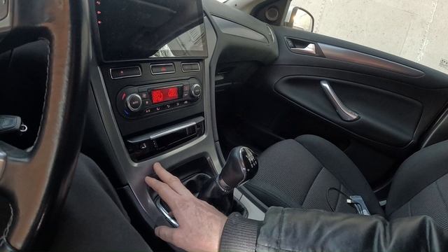 USB зарядка-вольтметр в авто