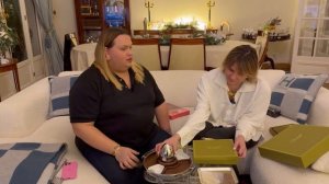 Баронесса де Синяк балует Анкору подарками