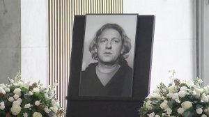 В Москве на Троекуровском кладбище простились с Александром Олейниковым.