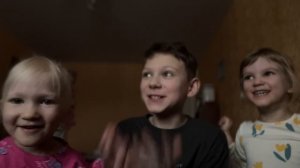 Выбираем с детьми какой подарок лучше: робуксы, айфон 17 про макс или крючки для зимней рыбалки?😁