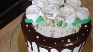 СЕКРЕТЫ украшения Как сделать РОЗУ из белково заварного крема Оформление торта кремом