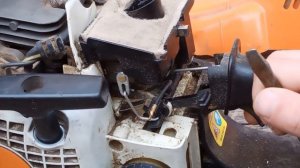 не выключается_не глушится бензопила