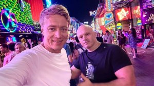 БЕЗУМНЫЙ ТАИЛАНД! Ночью все оживает. Волкинг стрит в Паттайе переполнен туристами. Паттайя в декабре