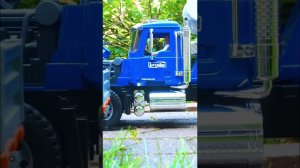 Дымится двигатель! 💥💨🆘 Что делать? #машинки #игрушки #детскийканал