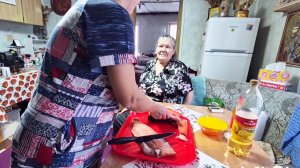 ЖИЗНЬ В РУССКОЙ ДЕРЕВНЕ,разрезала нерку а она😵а Мне удобно