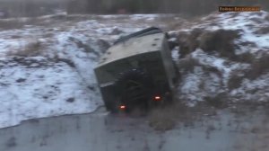 Всё таки засадил шишигу,ГАЗ 66 в болото.Пока вытягивал порвал трос на лебёдке и разбортировал колесо