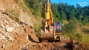 Экскаватор JCB Расчищает оползень в деревне | Планета экскаваторов | JCB