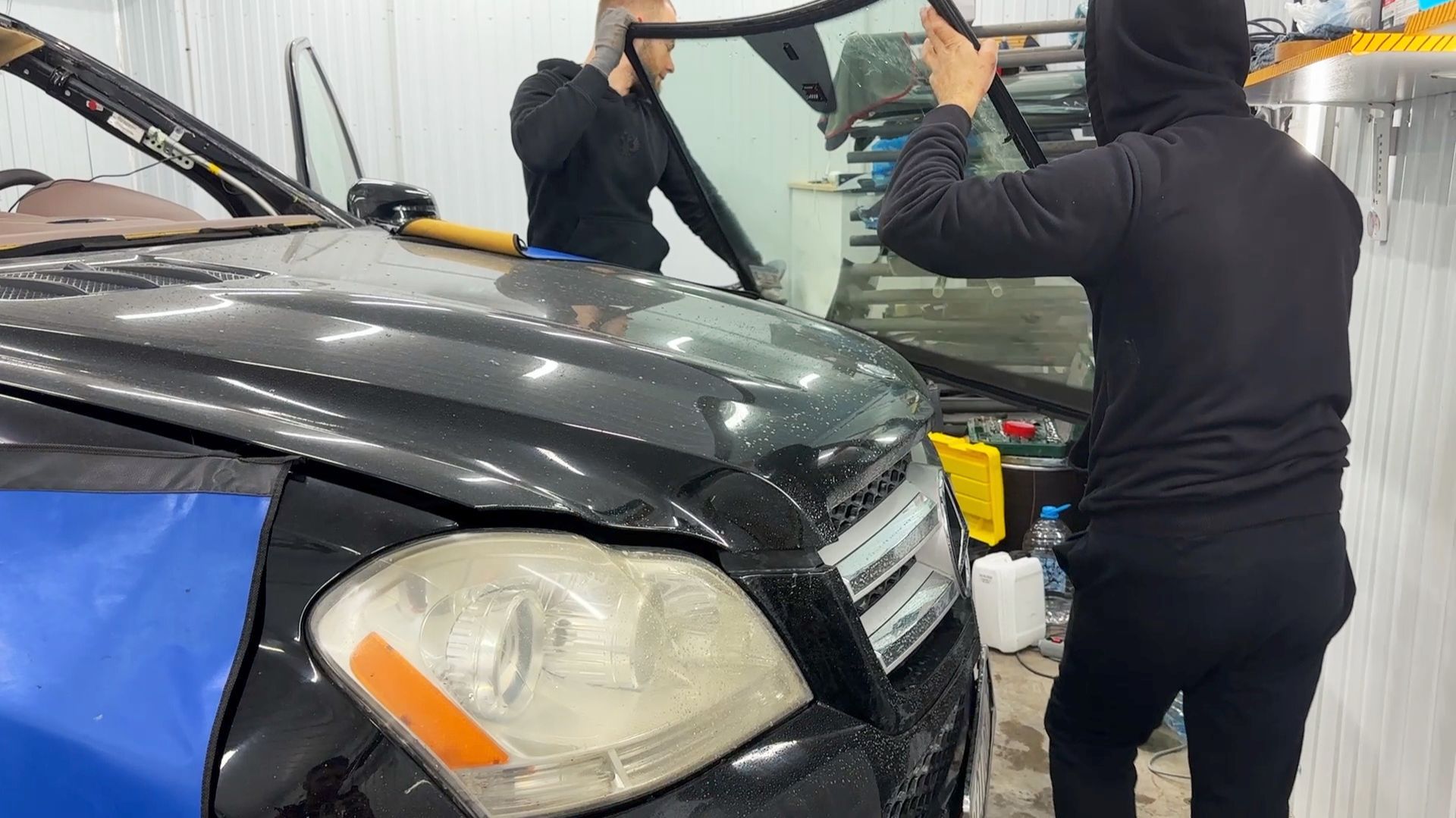 Замена лобового стекла Mercedes-Benz GL x164