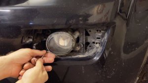 Как заменить лампу противотуманки Mercedes GL x164