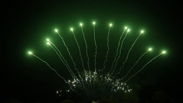 TK-KLS014GC 1.2“ 13-Shot C-Shaped Green Light Pearl with White Flash Bouquet