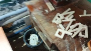 Табурет из оцилиндрованного бревна.