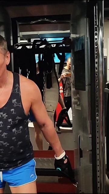 Фитнес качает Гантели в деле Можно я с тобой В здоровом теле Здоровый дух Сбросить вес #фитнес #ган смотреть онлайн