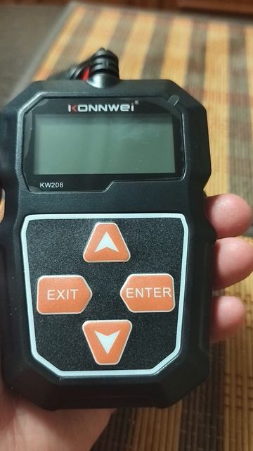 Тестер автомобильного аккумулятора Konnwei KW 208