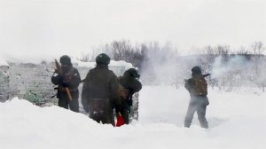 По всей России мужчины приходят на пункты отбора и записываются добровольцами.