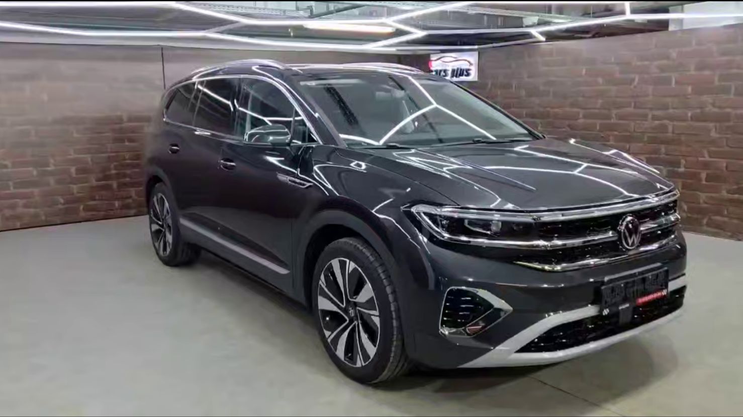 В наличии семейный кроссовер, дорестайлинговый Volkswagen Talagon 🏎 смотреть онлайн