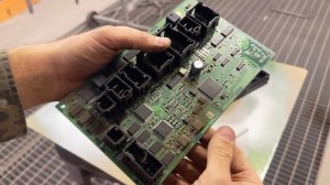 Как снять-заменить блок SAM и блок управления крышкой багажника на Mercedes GL x164