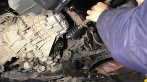 Замена внутреннего пыльника ШРУС левого привода на Hyundai Elantra 1,6 Хендай Элантра 2012