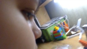 Я ем онигири с тунцом и майонезом