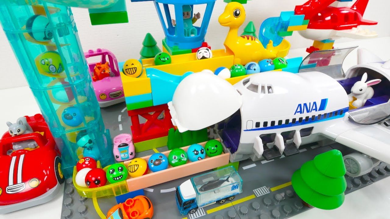 СТРОИМ ГОРКУ ДЛЯ ШАРИКОВ С САМОЛЕТОМ КАТАЕМ ШАРИКИ ДЛЯ ДЕТЕЙ ДЕТСКИЙ КАНАЛ ИГРАЛКИ-ЗАЛИПАЛКИ смотреть онлайн