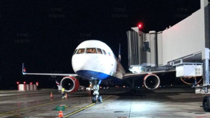 Незапланированную посадку Azur Air проверяет прокуратура