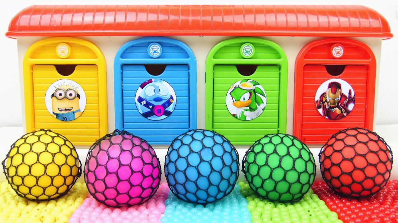 Мультики для детей и малышей. Яркие, мягкие антистрессики и игрушки у гаража. Мультики залипалки смотреть онлайн