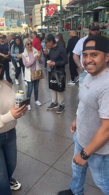 💥Люди узнают Влада Белаза в Лас-Вегасе и фоткаютс с ним. смотреть онлайн