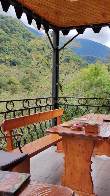 Абхазия. Дорога к озеру Рица.