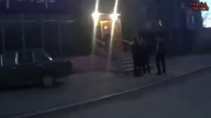 Мигранты напали на девушку