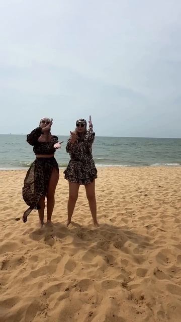 У кого какая работа, а у нас вот такая: смотреть онлайн