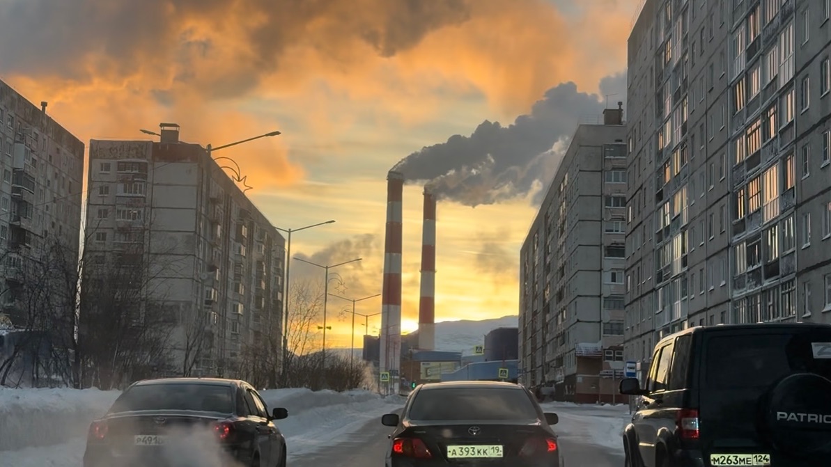 Норильск/Первые лучи солнца/ Ул.Талнахская.