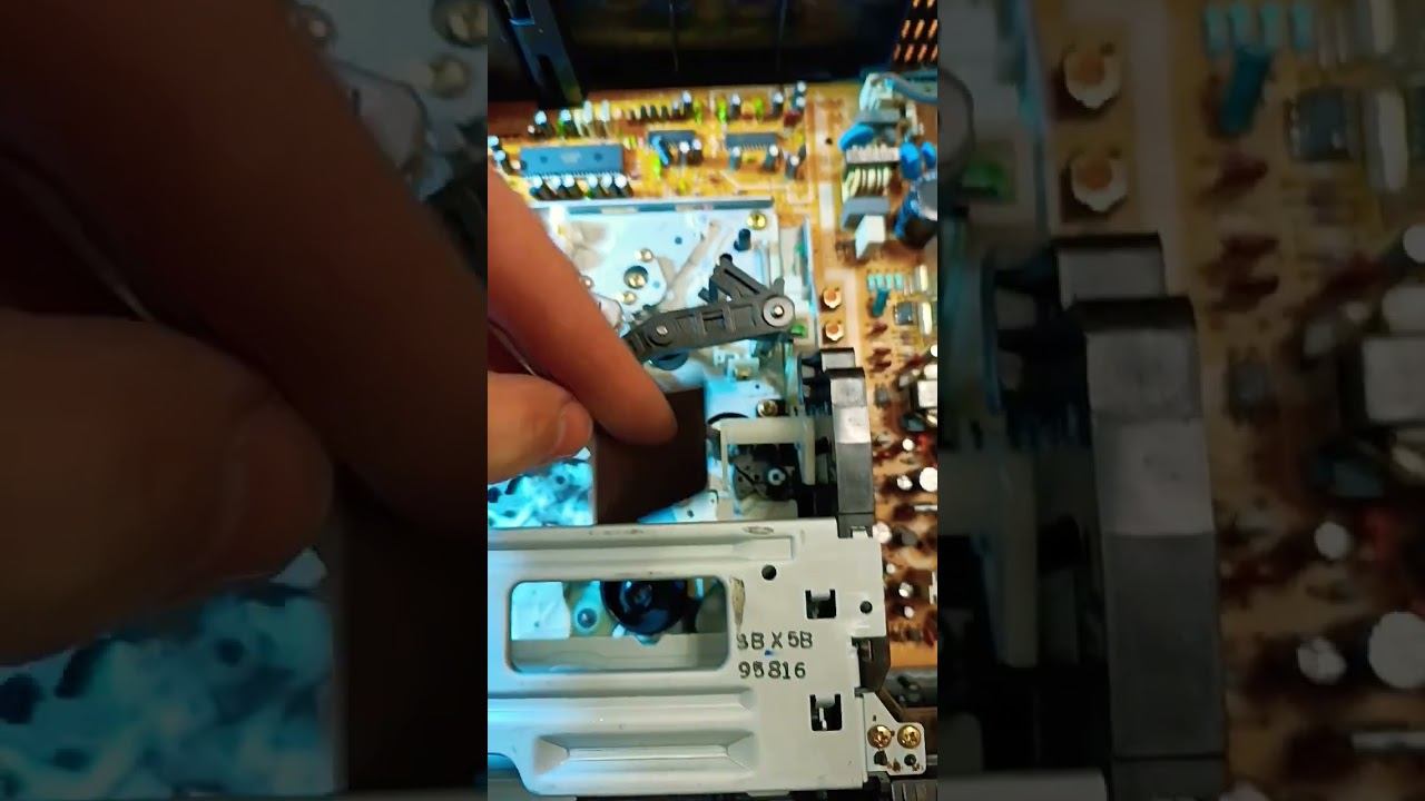 Находки внутри видеомагнитофона.