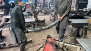 Невероятные работы Опытный механик восстанавливает погнутую штангу гидравлического домкрата грузовик