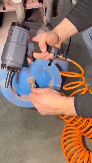 Вы, скорее всего, никогда не имели дела с такими инструментами для забивания гвоздей!