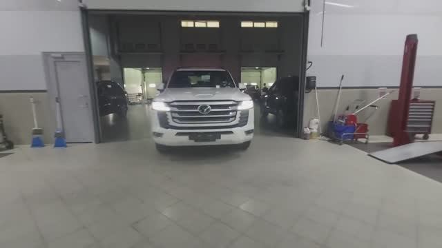 Toyota Land Cruiser 300